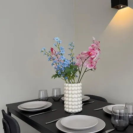 Zentral & Modern Naehe Duesseldorf Und Koeln * ヴッパータール